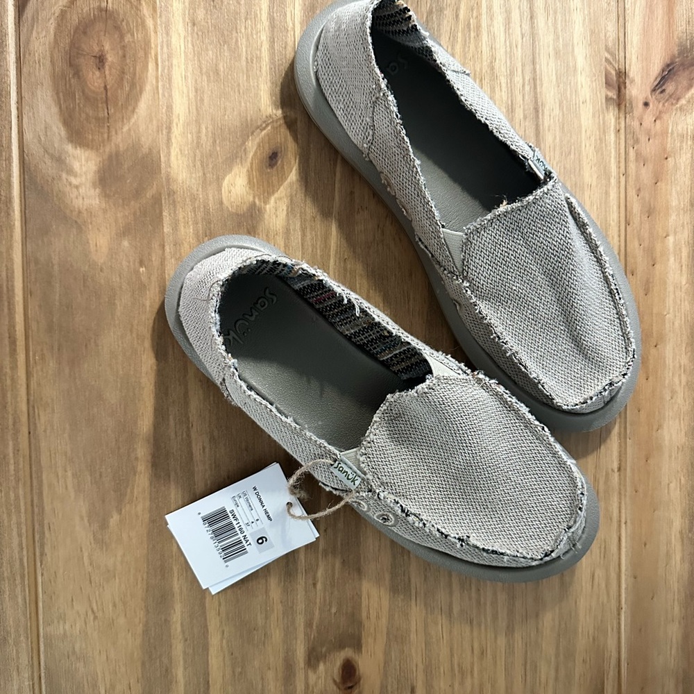 New w/Tags - Sanuk woman’s Donna Hemp slip on shoes